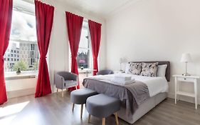 Modern Studio Apartment In Prime Central Location
